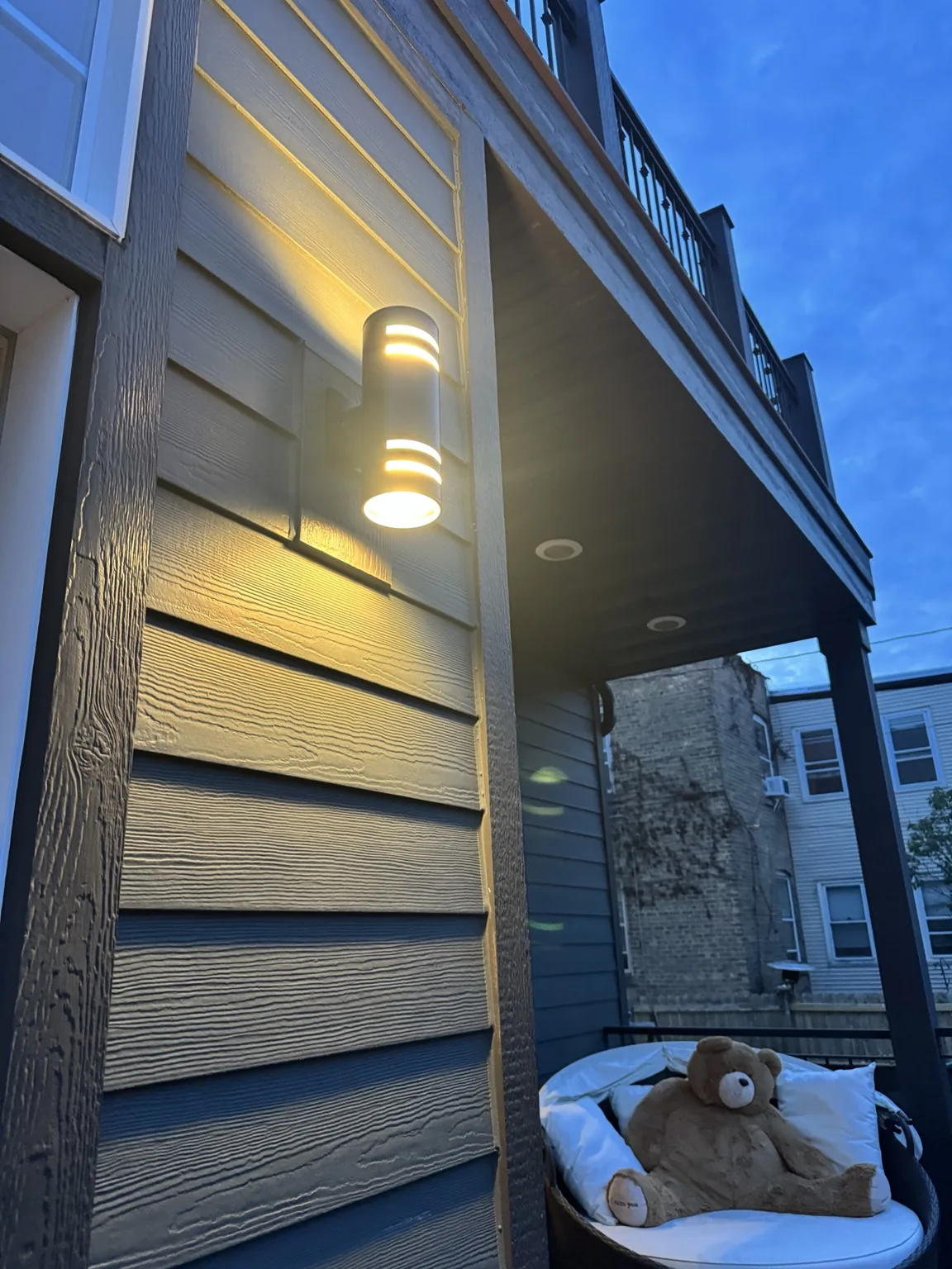 Modern exterior wall sconce installed by Reforma Solutions
